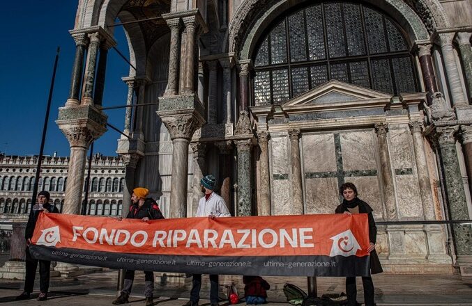 Activistas climáticos arrojan «barro» contra la basílica de San Marcos de Venecia