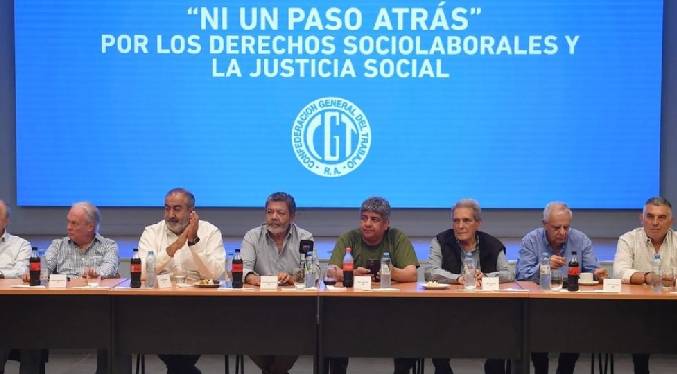 La mayor central sindical argentina convoca a un paro general contra el decreto de Milei