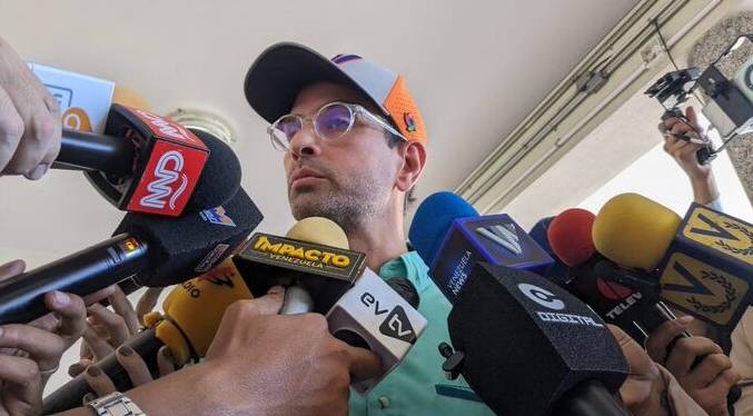 Capriles anuncia que pedirá que se revise su inhabilitación