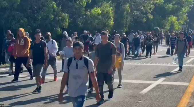 Migrantes de la caravana cuestionan el conteo que hace de ellos López Obrador