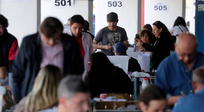 Más del 50 % de los votantes rechazó cambiar la Constitución de Chile