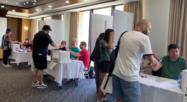 Abren mesas para segunda votación constitucional en Chile