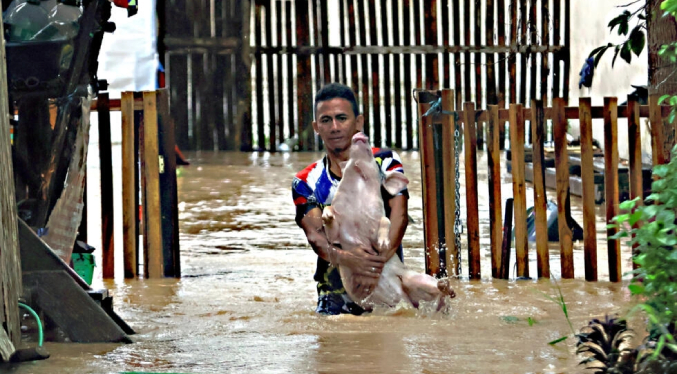 Miles de evacuados y un desaparecido por una tormenta tropical en Filipinas