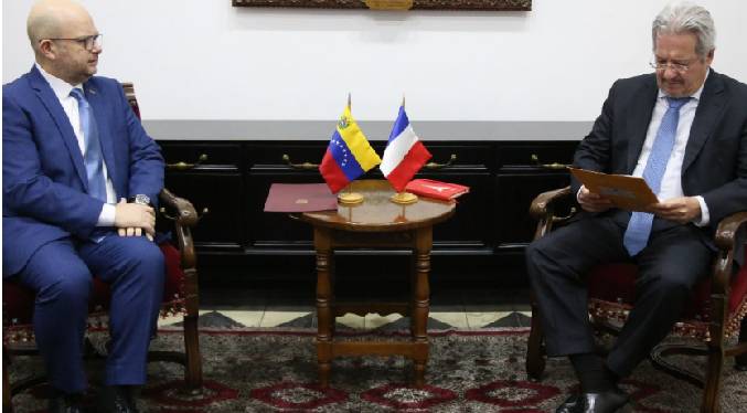 Venezuela exige a Francia «rectificar» postura en disputa sobre el Esequibo