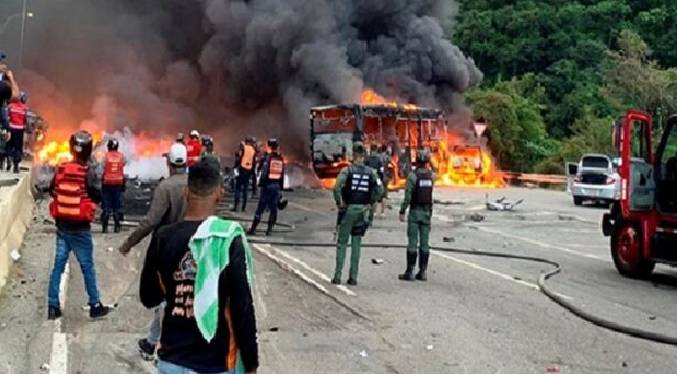 Suben a 30 los fallecidos tras accidente en la autopista Gran Mariscal de Ayacucho