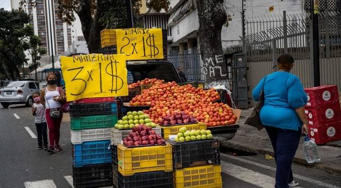 Bloomberg: Venezuela y Argentina siguen en el top mundial de la inflación en 2023