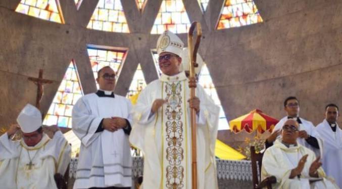 Monseñor Oswaldo Araque: Deseamos a todos que reciban un feliz año nuevo