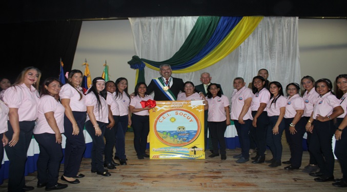 Alcalde Luis Caldera participa en homenaje a 175 docentes marenses