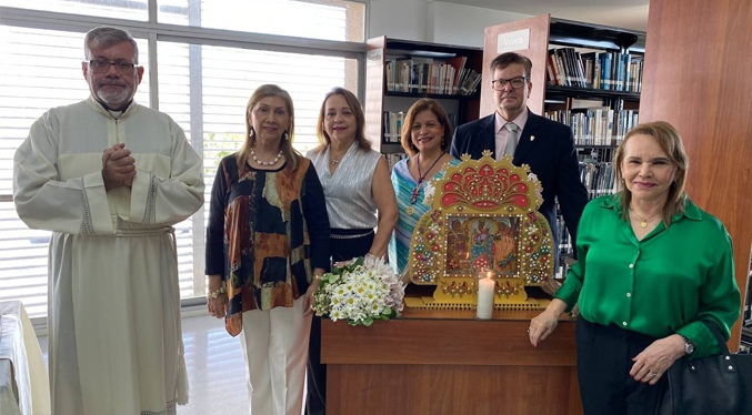 Biblioteca Pública del estado Zulia María Calcaño celebra décimo sexto aniversario de su reapertura con Conversatorio