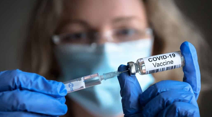 Academia de Medicina pide al Gobierno adquirir vacunas ante variante de COVID-19