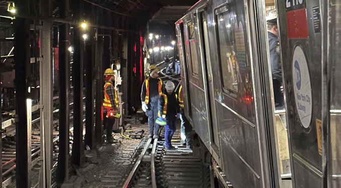 Al menos 24 heridos deja choque de trenes en el metro de Nueva York