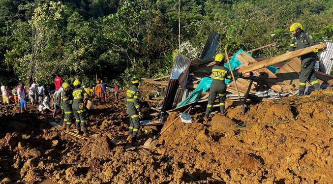 Asciende a 33 la cifra de fallecidos por dos derrumbes de tierra en una carretera en Colombia