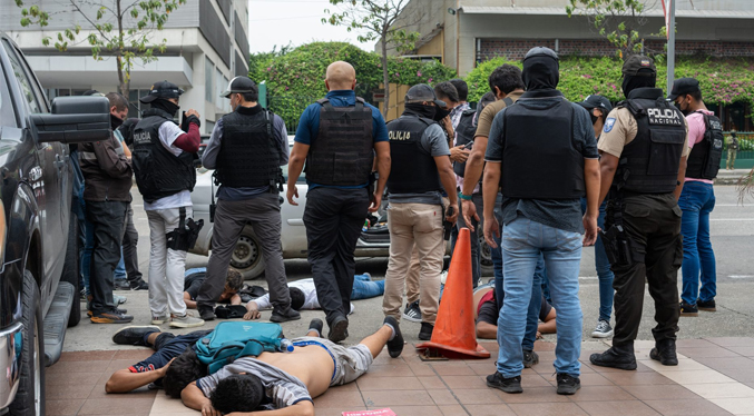 Detienen a más de 300 terroristas en Ecuador