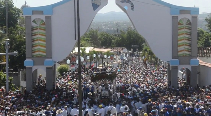Miles de fieles acompañan a la Divina Pastora en la manifestación mariana más grande de Venezuela