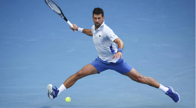 Djokovic supera un ‘calentón’ ante Fritz y Sabalenka vuela en Australia