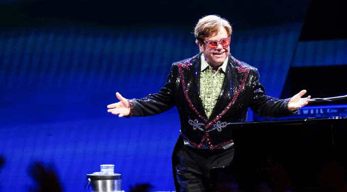Elton John subastará sus famosas prendas y objetos de su casa en Atlanta
