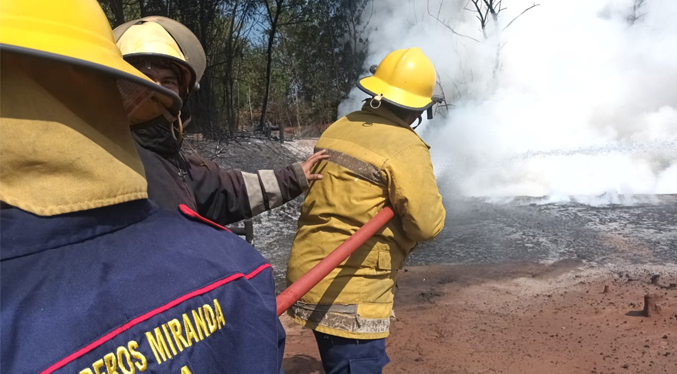 Controlan incendio en Tanque de PDVSA ubicado en el municipio Miranda