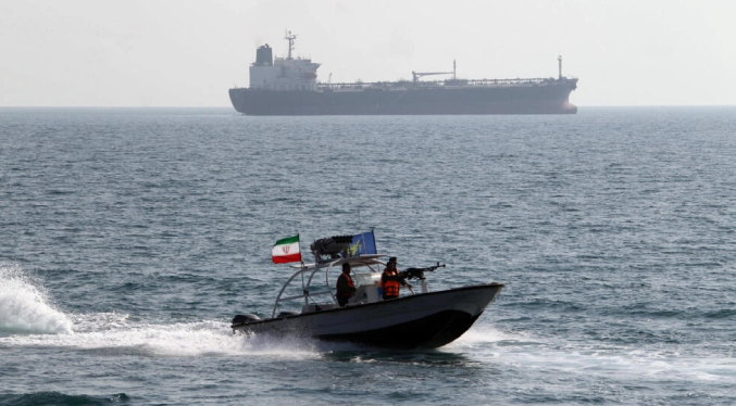 Irán incauta un barco extranjero por contrabando de petróleo