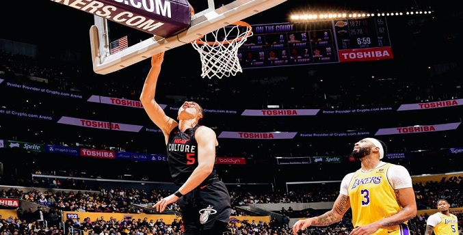 Heat prolonga el mal momento de Lakers