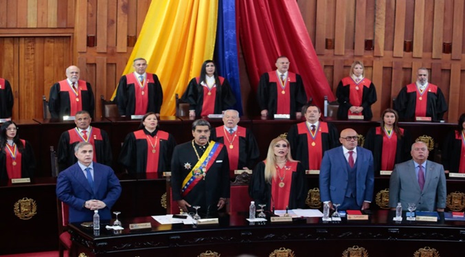 Maduro dice que mantiene reuniones con voceros de la oposición por la «paz» del país