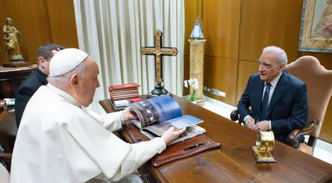 El Papa sostiene encuentro con Martin Scorsese, quien está preparando una película sobre Jesús