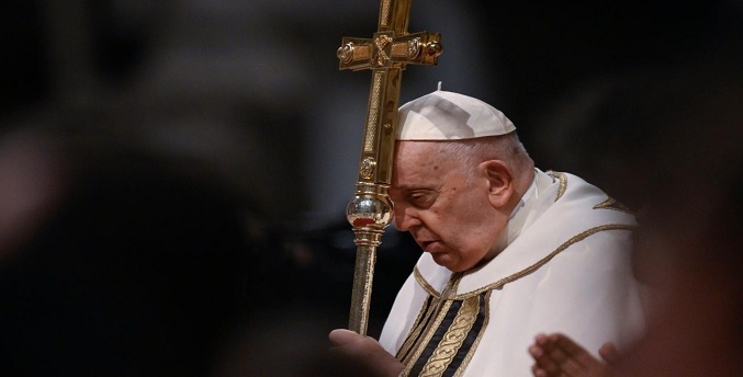 Papa pide unidad de iglesia en misa de Reyes Magos: Ideologías no, vocación sí