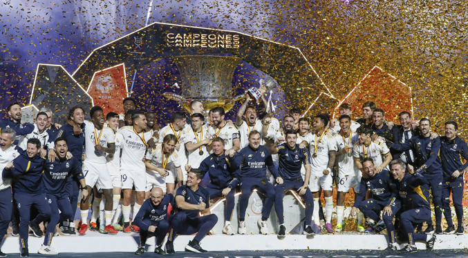 Real Madrid logra la decimotercera Supercopa de su historia al derrotar al Barcelona