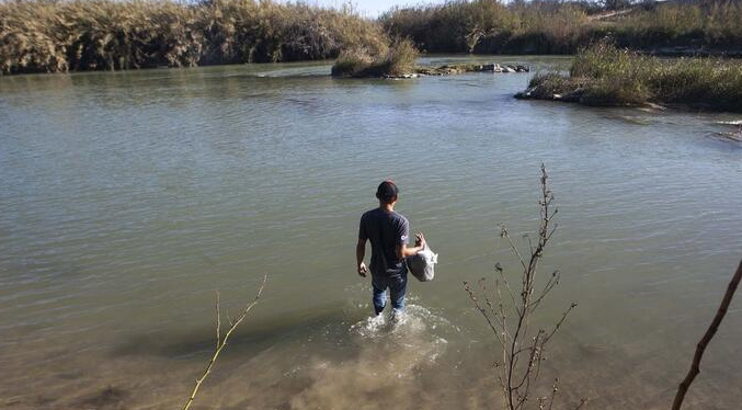 Tres migrantes se ahogan en río Grande días después que Texas impidiera el paso de Patrulla Fronteriza