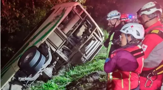Un accidente de autobús deja 20 migrantes venezolanos heridos en Costa Rica