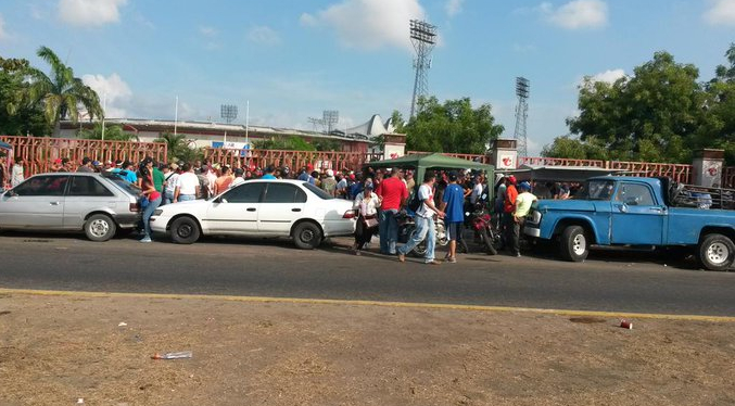 Detienen a siete revendedores de entradas de béisbol en Barquisimeto