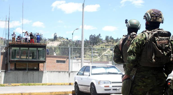 Suben a 178 los trabajadores de prisiones retenidos en motines en 7 cárceles de Ecuador