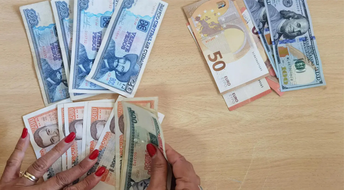 Dólar bate nuevo récord en Cuba tras cotizar en 275 pesos