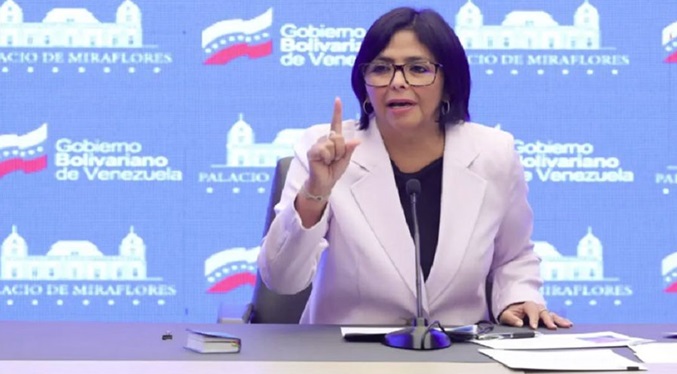 Delcy Rodríguez advierte a EEUU que no recibirán vuelos de deportación si se restituyen las sanciones
