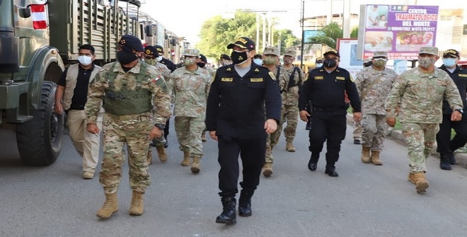 Fuerzas Armadas de Perú vigilan los «puntos críticos» de la frontera con Ecuador