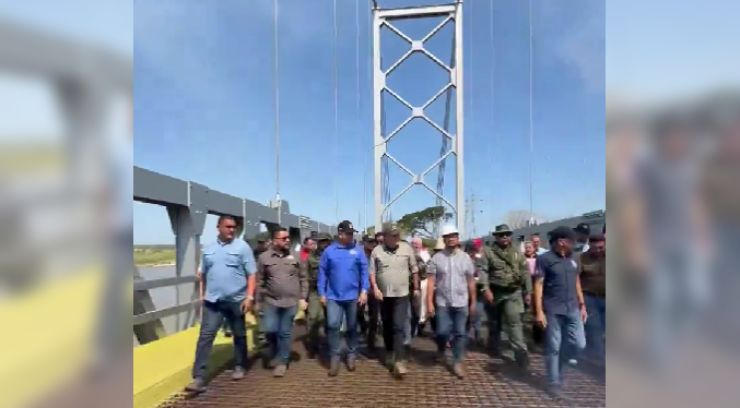 Ministro de Transporte inspecciona falla del puente que conecta Apure con Barinas