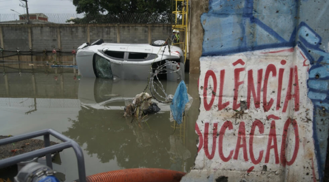 Temporal castiga Rio de Janeiro y deja al menos cuatro muertos