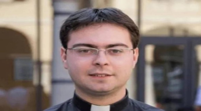 El Vaticano condena a un sacerdote por abuso sexual a un menor