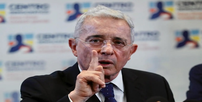 Uribe sobre la llegada a Colombia de Mancuso: “Me acusan de paramilitar y yo los extradité”