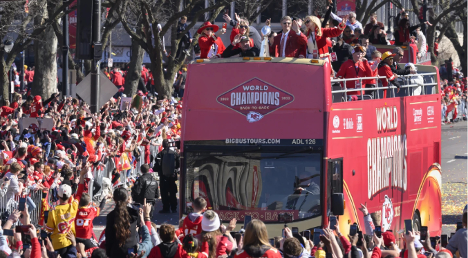 Kansas City se tiñe de rojo para celebrar otro título del Super Bowl