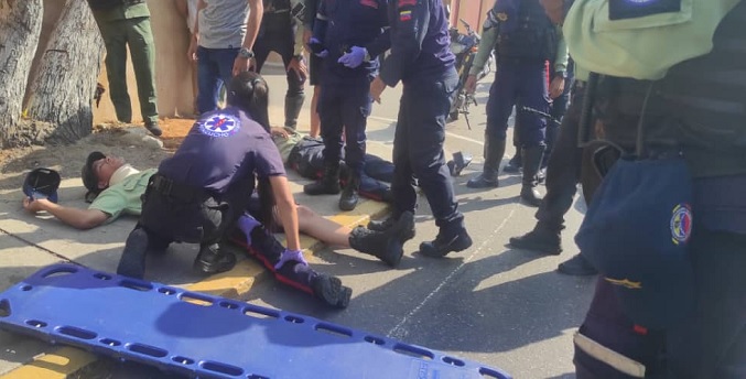 Oficiales de Polimaracaibo resultan heridos tras un choque con un carro particular en El Milagro