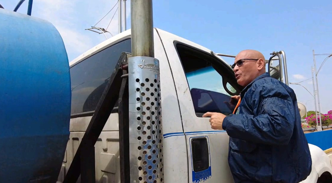 Polisur exhorta a conductores de camiones cisternas a no especular en el cobro del agua potable