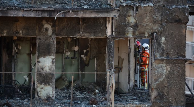 Número de muertos en incendio de edificio en España se eleva a diez