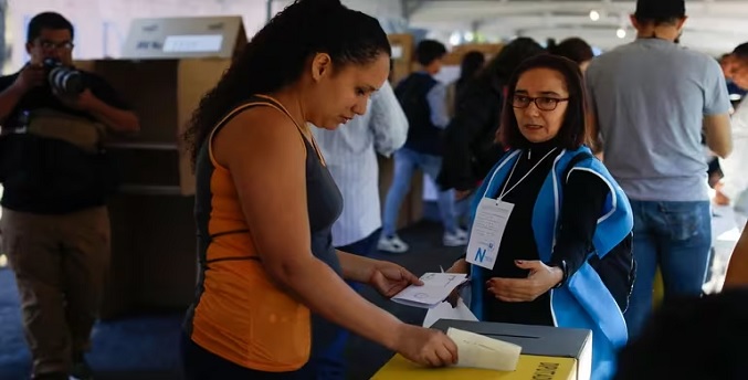 Observadores destacan un «desarrollo relativamente normal» de elecciones en El Salvador