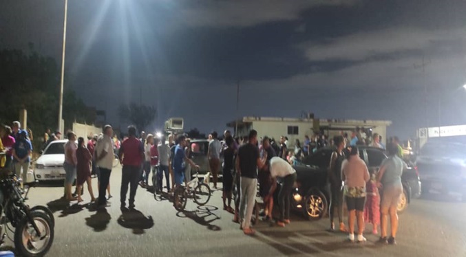Tras más de diez horas sin luz, habitantes de Altos del Sol Amada salen a protestar