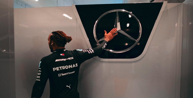 Hamilton le deja una emotiva despedida a Mercedes