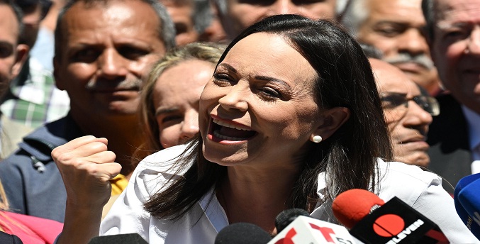 Machado pide a venezolanos en el exterior alzar la voz para que se respete su candidatura