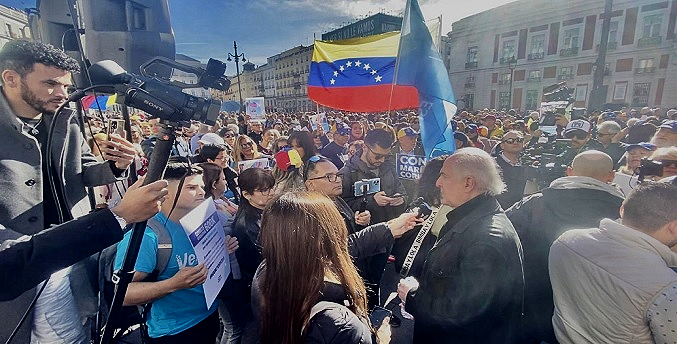 Venezolanos en Madrid piden comicios en los que María Corina Machado participe