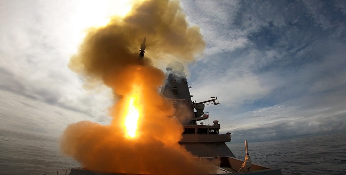 La Marina británica informa de un segundo «incidente» en el mar Rojo