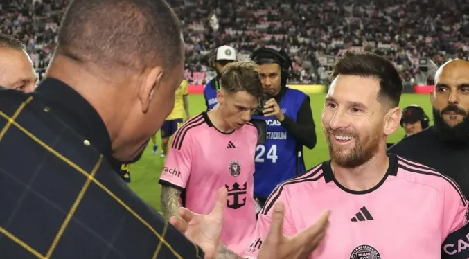 Este fue el gesto de Messi con Will Smith al finalizar el primer tiempo con el Inter (Video)