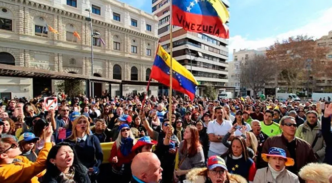 Venezolanos y colombianos son los latinoamericanos que más contribuyen al aumento de población en España